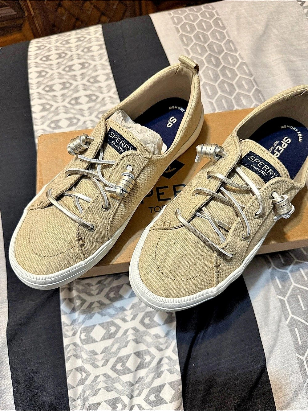 Sperry 7 Seas 3-Eye Tan Sneakers US 7.5 M Like New
